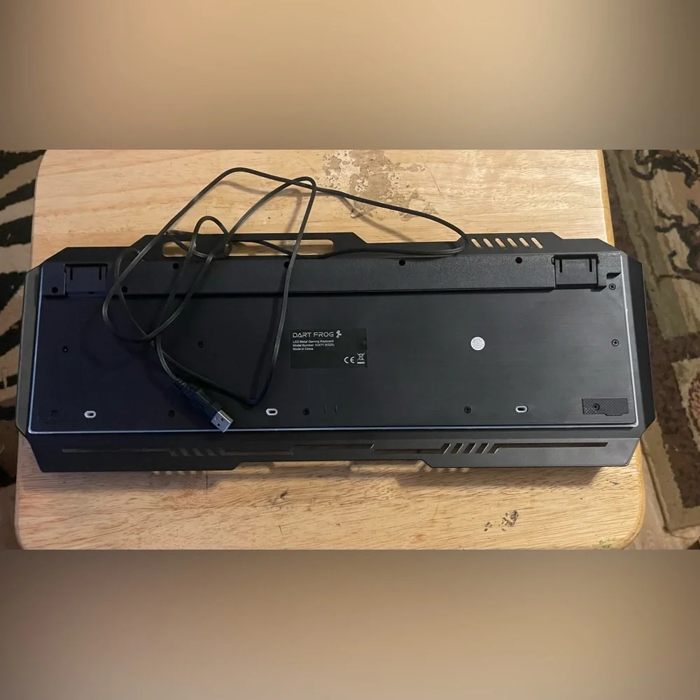 Dart Frog K520 LED Backlit Metal Gaming Keyboard.used very little